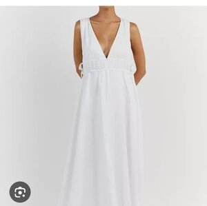 DISSH Elegant White Maxi Dress, Deep V, Size 4, New Without Tags